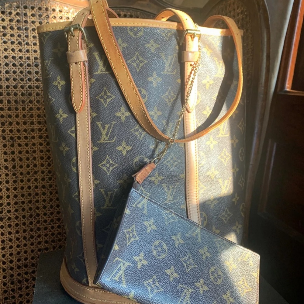 Authentic Louis Vuitton Monogram GM Bucket Bag with pouch. - Picture 6 of 16